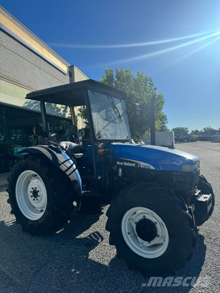 New Holland TN 70 Traktory