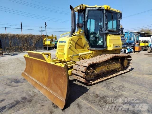 Komatsu D37PX-23 Pásové dozery