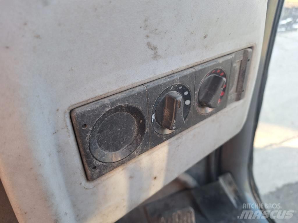 Hitachi ZW 75 Kolové nakladače