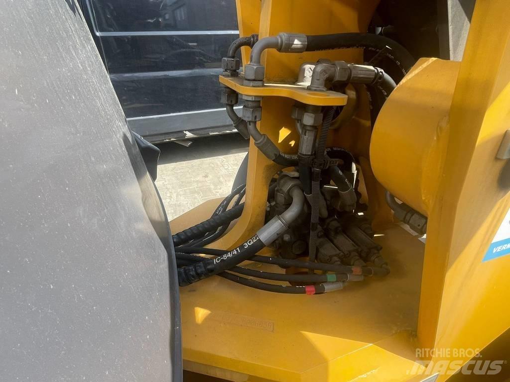 Mecalac AX 700 Kolové nakladače