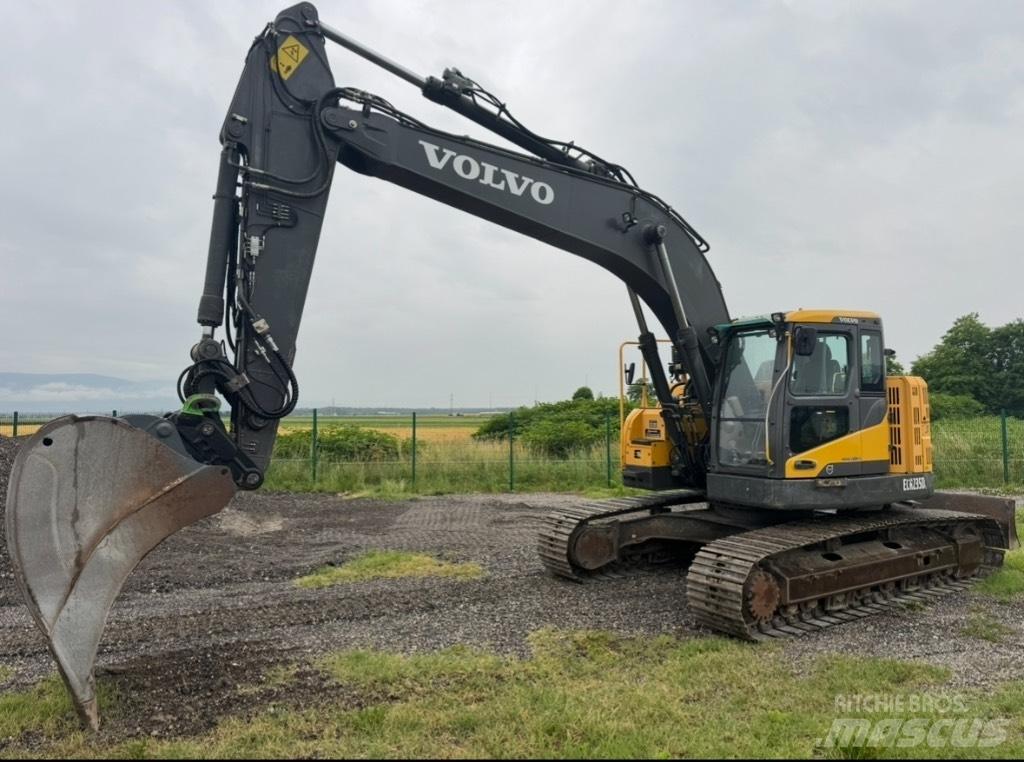 Volvo ECR235DL Pásová rýpadla