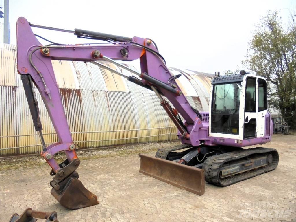 Hanix H 75 C Midi rýpadla 7t - 12t