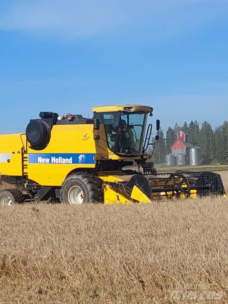 New Holland TC 5050 Sklízecí mlátičky