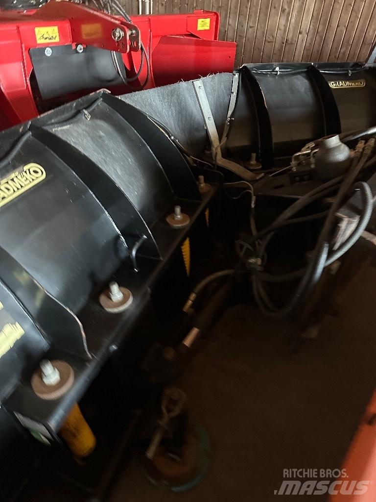 Gradmeko 320 v Sněžné pluhy, přední sněhové radlice