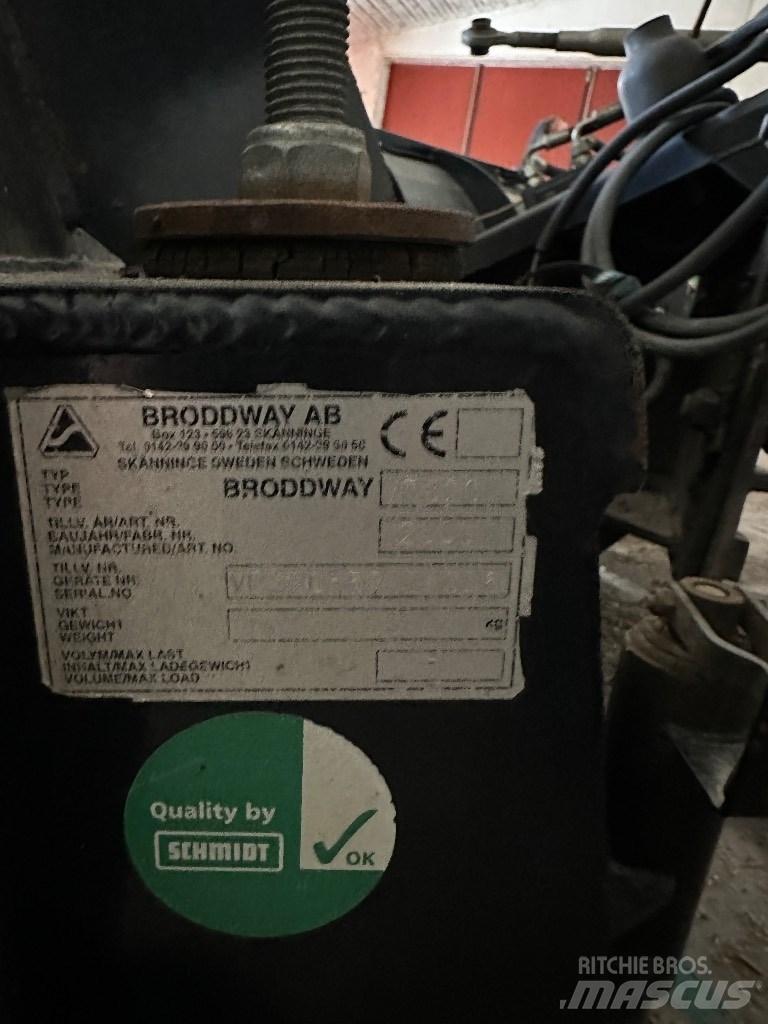 Gradmeko 320 v Sněžné pluhy, přední sněhové radlice