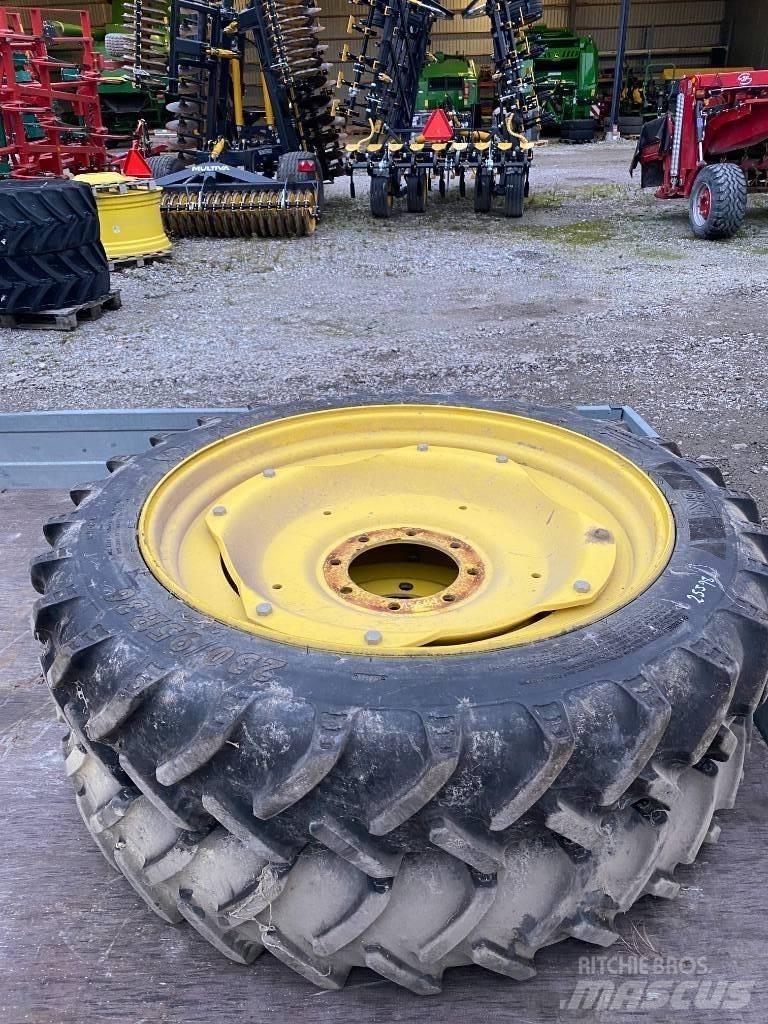 BKT 230/95R36 Další příslušenství k traktorům