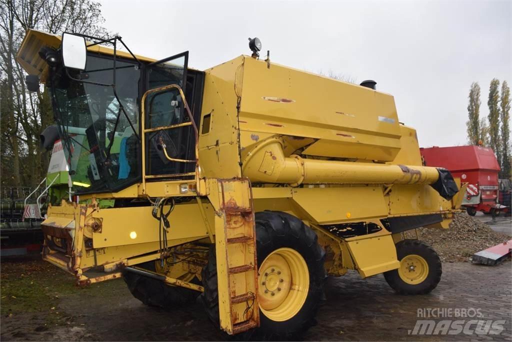 New Holland TF 42 Sklízecí mlátičky