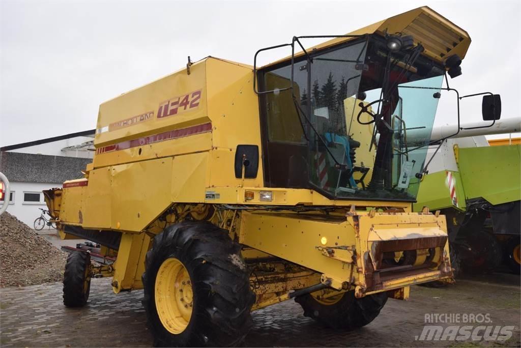 New Holland TF 42 Sklízecí mlátičky