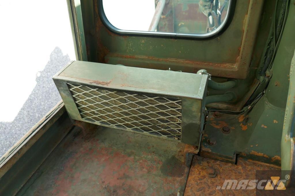 CAT D7G Ex-army Pásové dozery