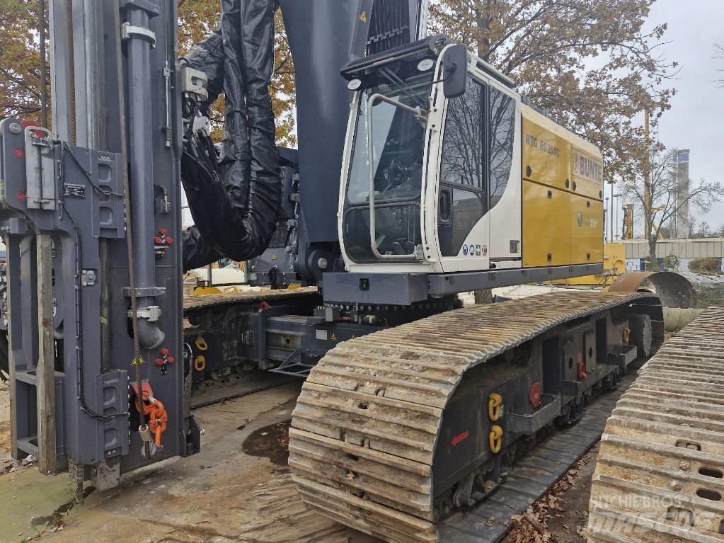 Bauer / RTG RG25-SC Pilířové jeřáby
