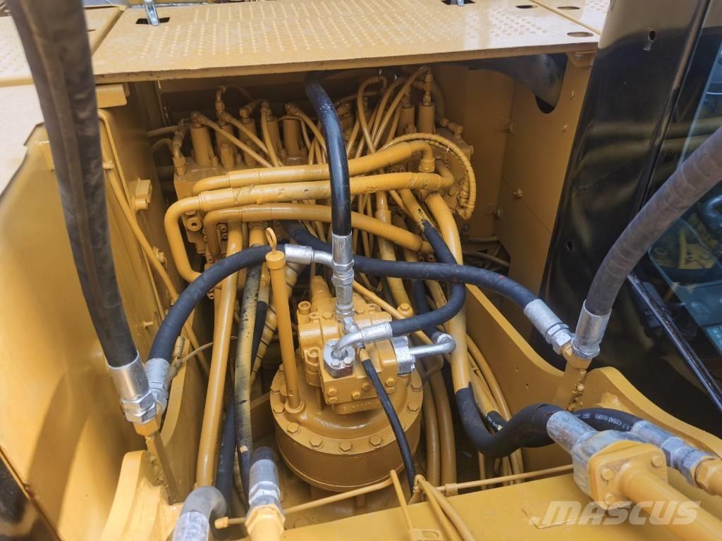 CAT 320 D2 Pásová rýpadla