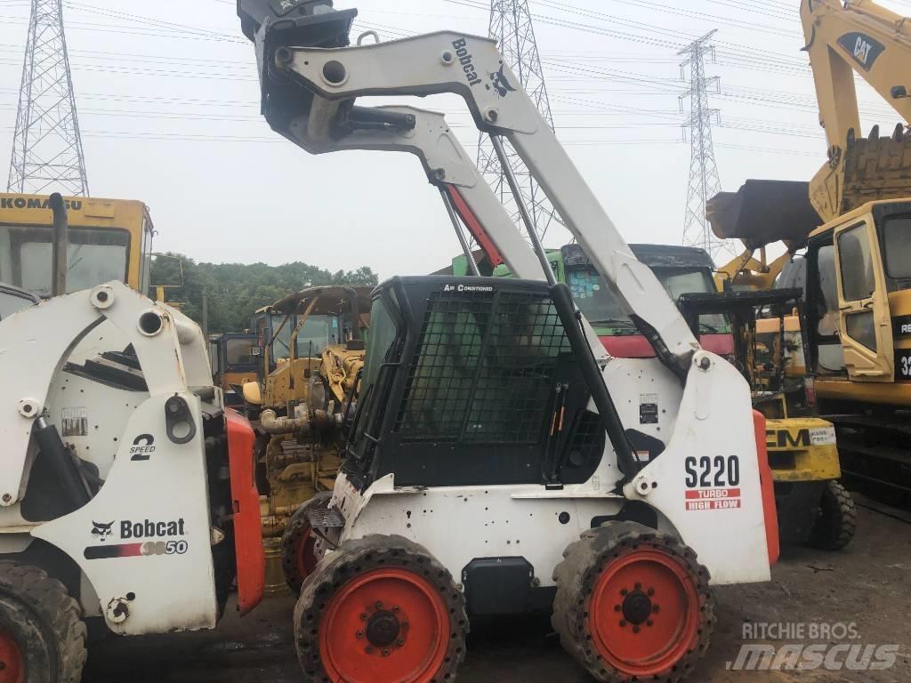 Bobcat S 220 Smykem řízené nakladače