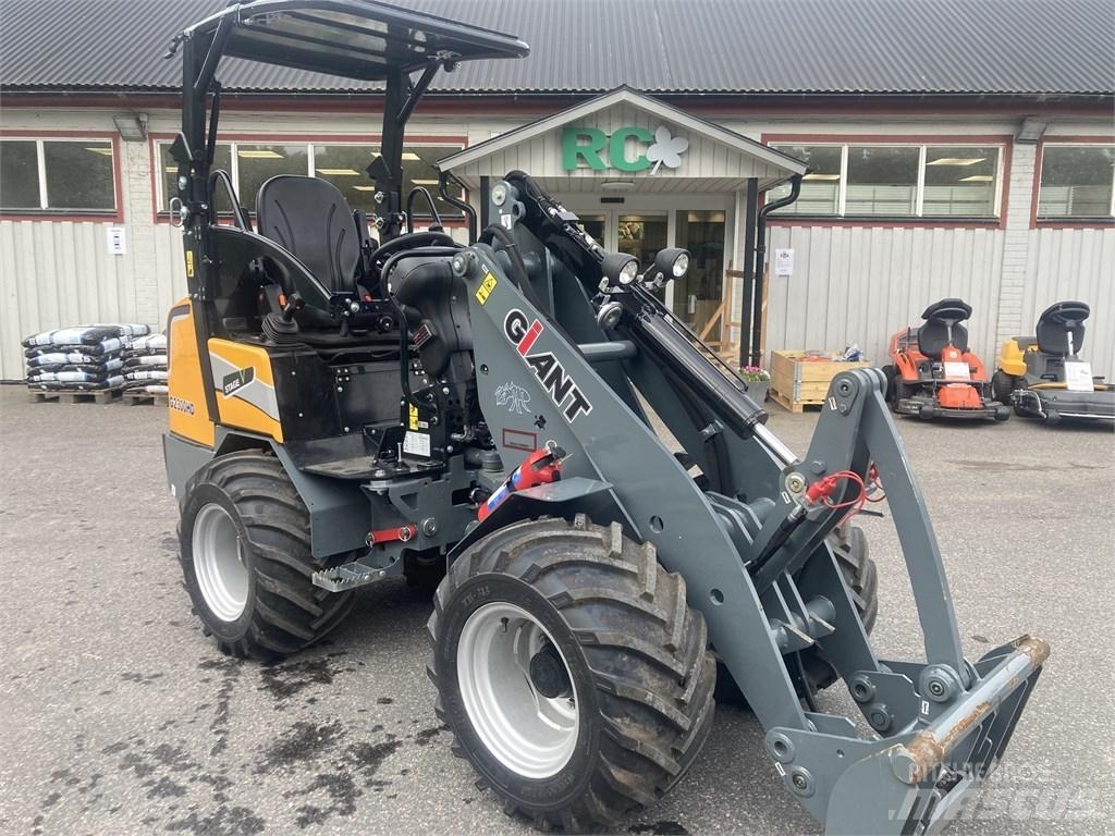 GiANT G2300HD Víceúčelové nakladače