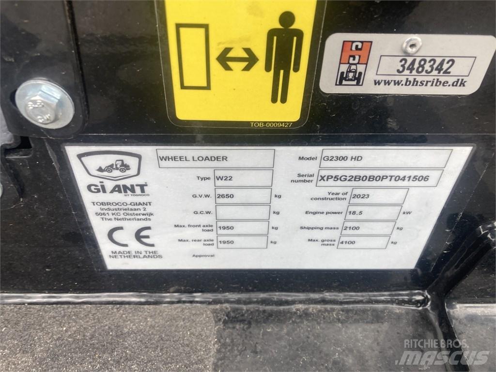 GiANT G2300HD Víceúčelové nakladače
