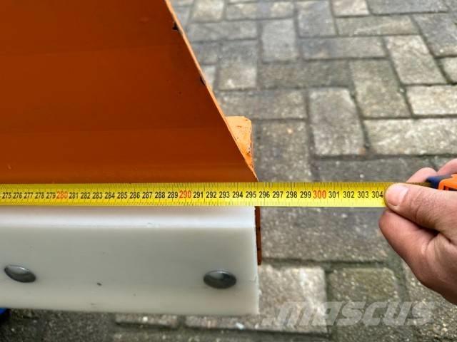  Sneeuwschuif lfn 30 Sněžné pluhy, přední sněhové radlice