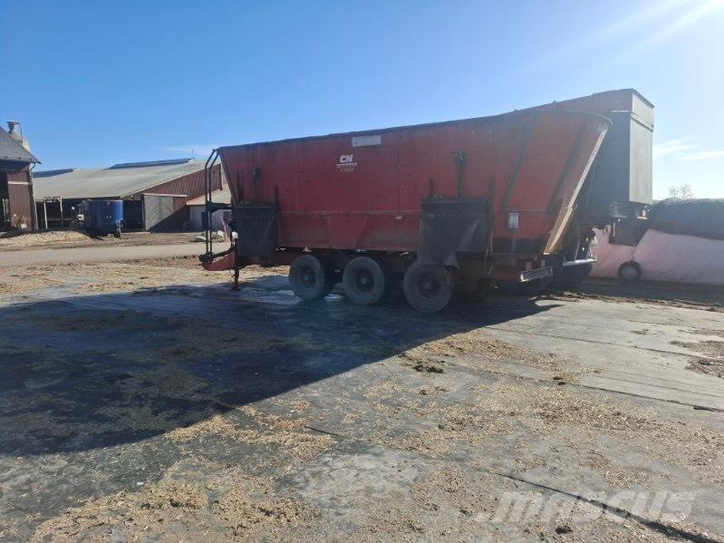 JF FEEDER VM 38 Krmítka, krmné žlaby