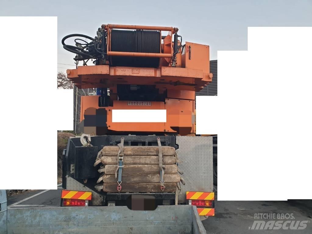 Demag AC 200 Univerzální terénní jeřáby