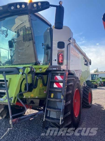 CLAAS TRION 750 Sklízecí mlátičky