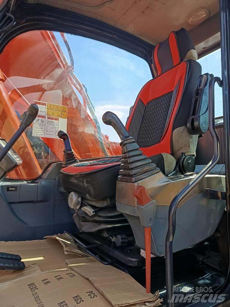 Doosan DX150 LC Pásová rýpadla