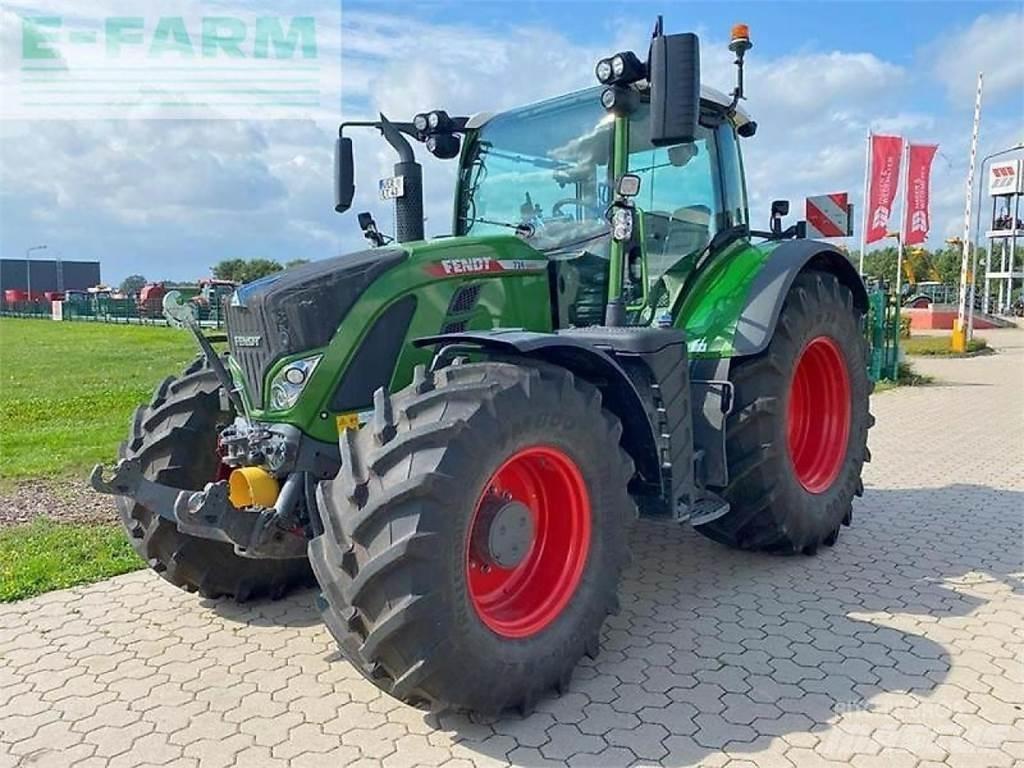 Fendt 724 profi+ Traktory