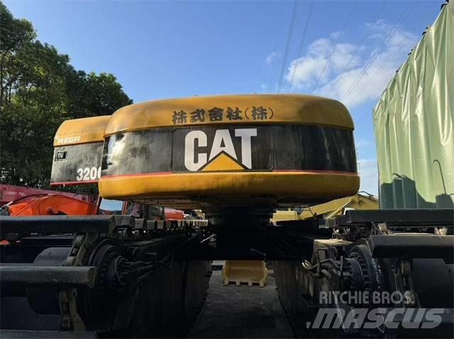 CAT 320 C Obojživelná rypadla
