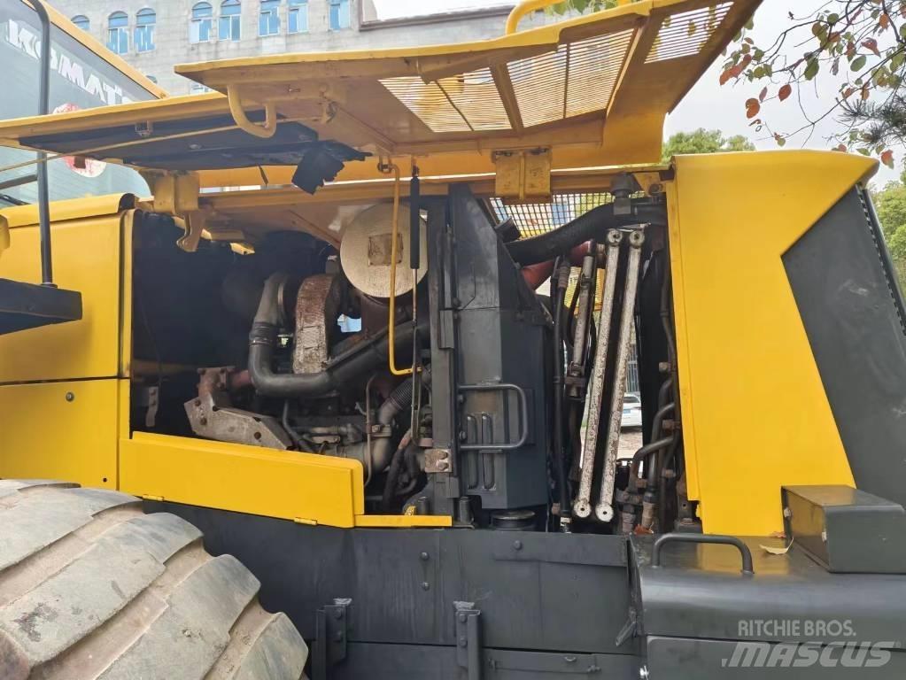 Komatsu WA 470 Kolové nakladače
