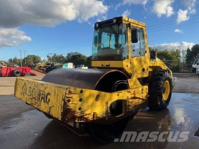 Bomag BW 216 DH-4i Tahačové válce