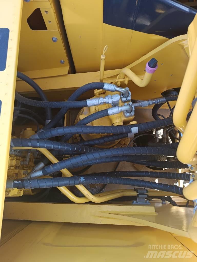 Komatsu PC 200 Pásová rýpadla