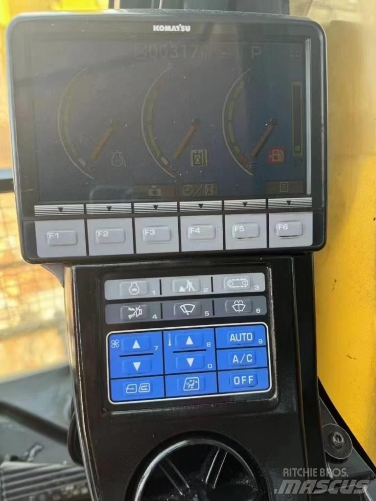 Komatsu 450LC-8 Pásová rýpadla
