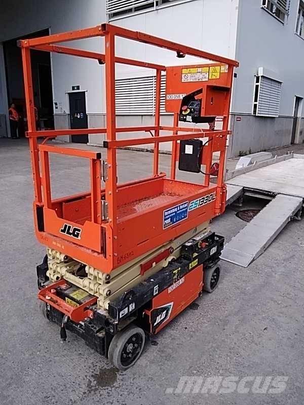 JLG ES 1330 L Nůžková zvedací plošina