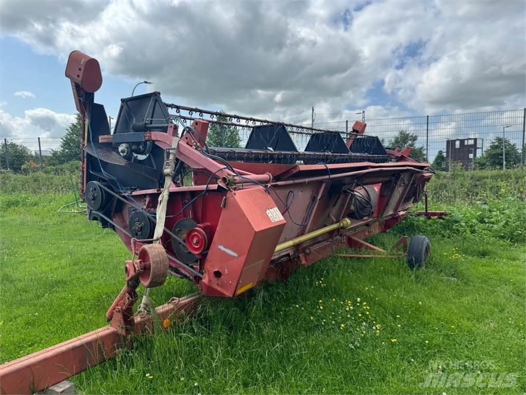 Case IH 1680 Axial Sklízecí mlátičky