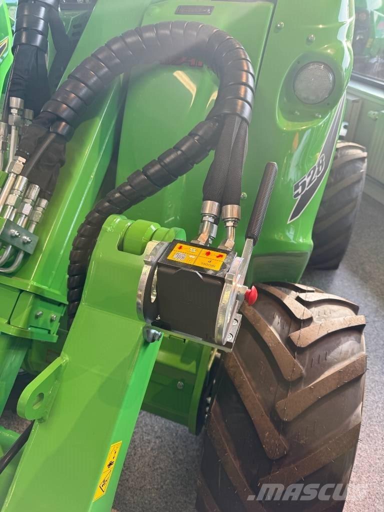 Avant 528 Smykem řízené nakladače