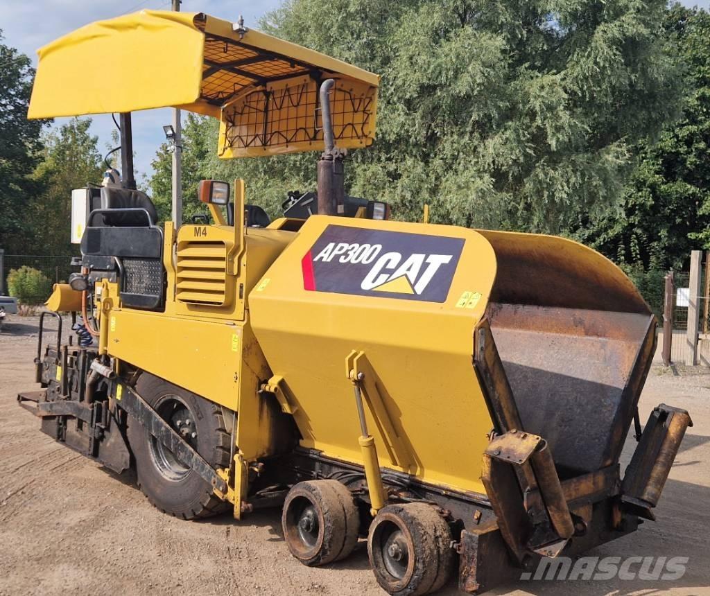 CAT AP300 Finišery