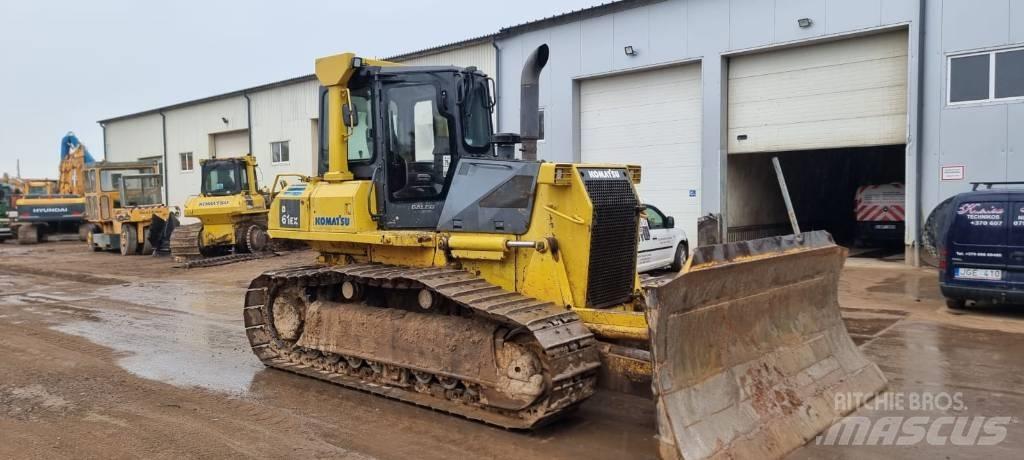 Komatsu D 61 EX-15 Pásové dozery