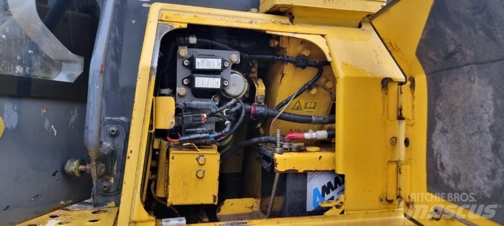 Komatsu D 61 EX-15 Pásové dozery