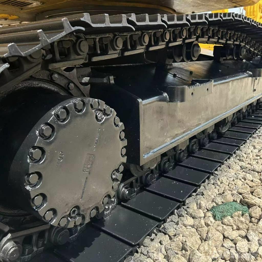 Komatsu PC 200-8 Pásová rýpadla