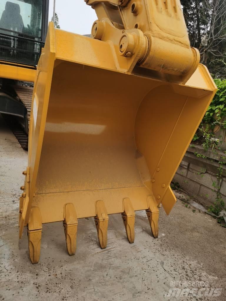 Komatsu PC 220-7 Pásová rýpadla