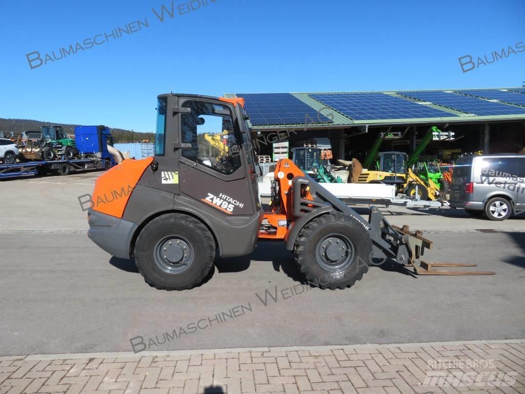 Hitachi ZW 95 Kolové nakladače