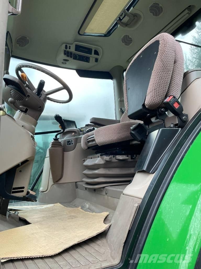 John Deere 6115R Traktory