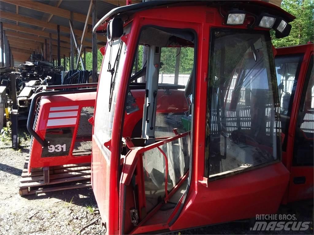 Komatsu 875 Kabiny a interiér