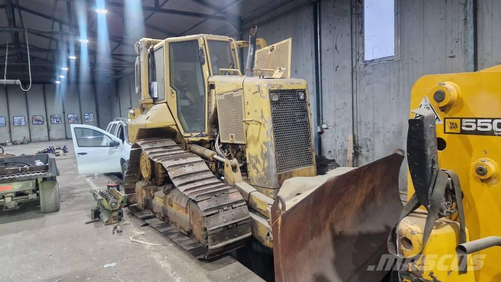 CAT D5 FOR PARTS Pásové dozery