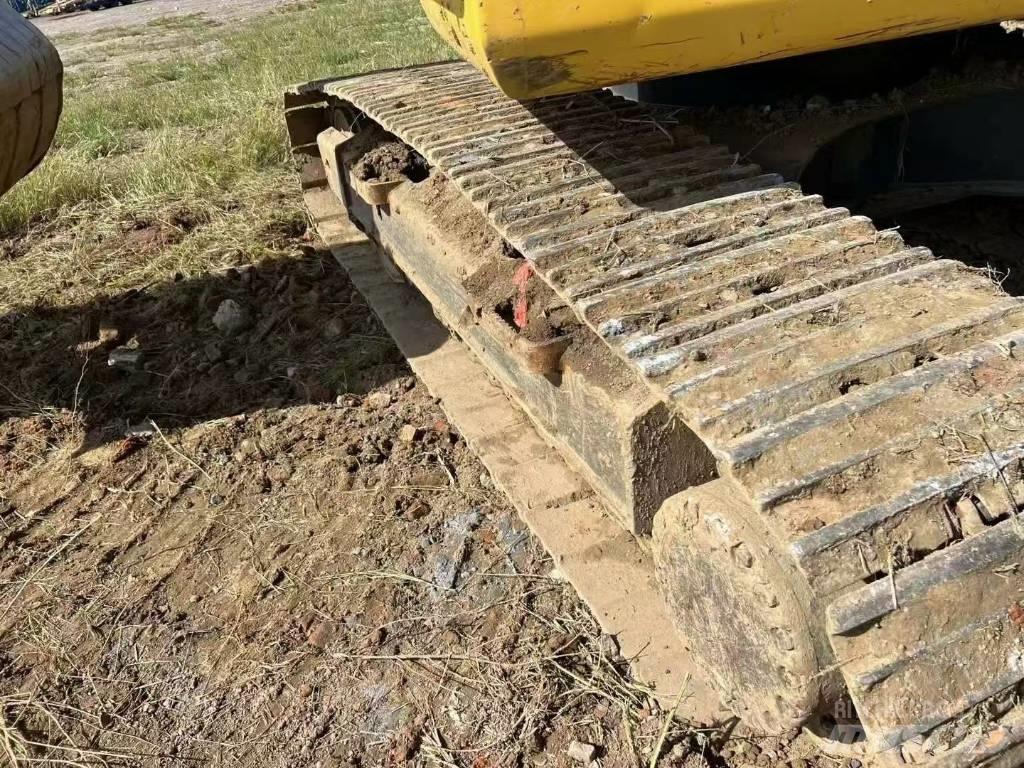 Komatsu PC 200 Pásová rýpadla