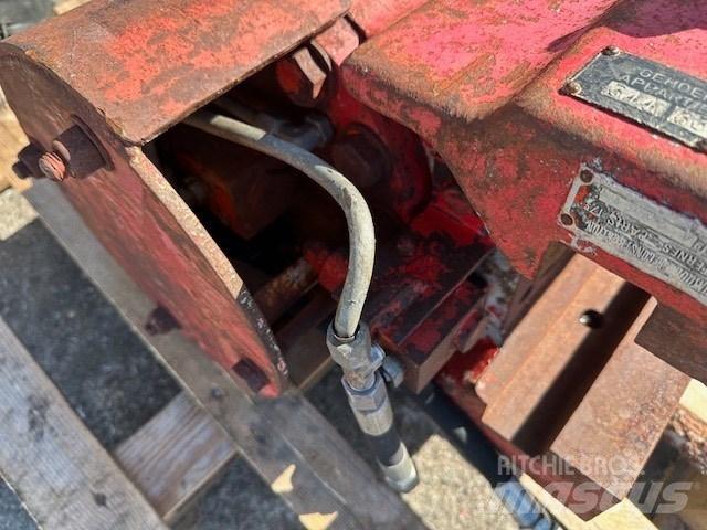 ABI UCHWYT GRODZIC Hydraulická beranidla na zatloukání pilotů