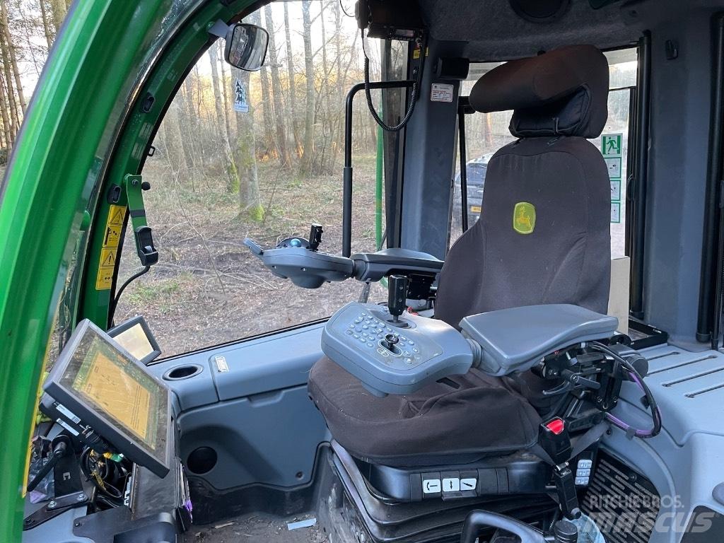 John Deere 1110G Vyvážecí traktory