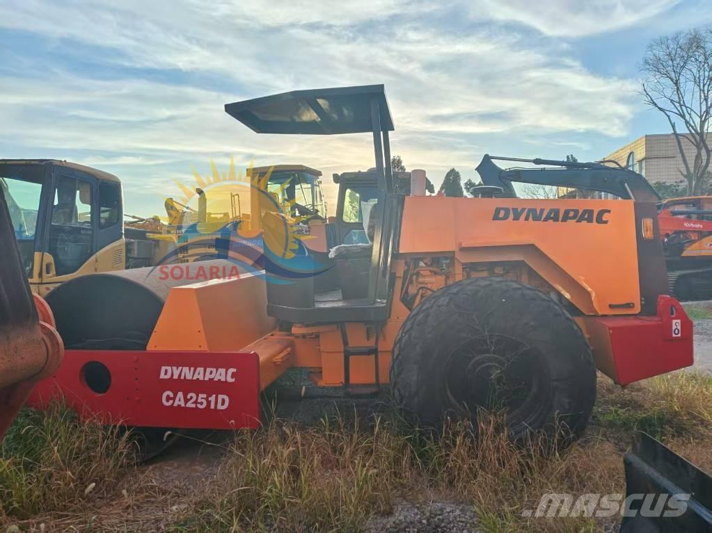 Dynapac CA 251 D Tahačové válce