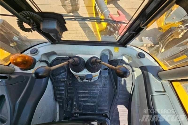 Dezzi CMI 4X4 TLB Rýpadlo-nakladače