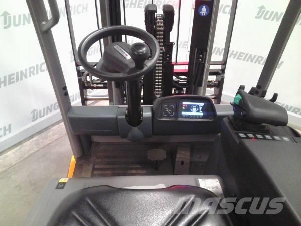 Jungheinrich EFG 220 Akumulátorové vozíky