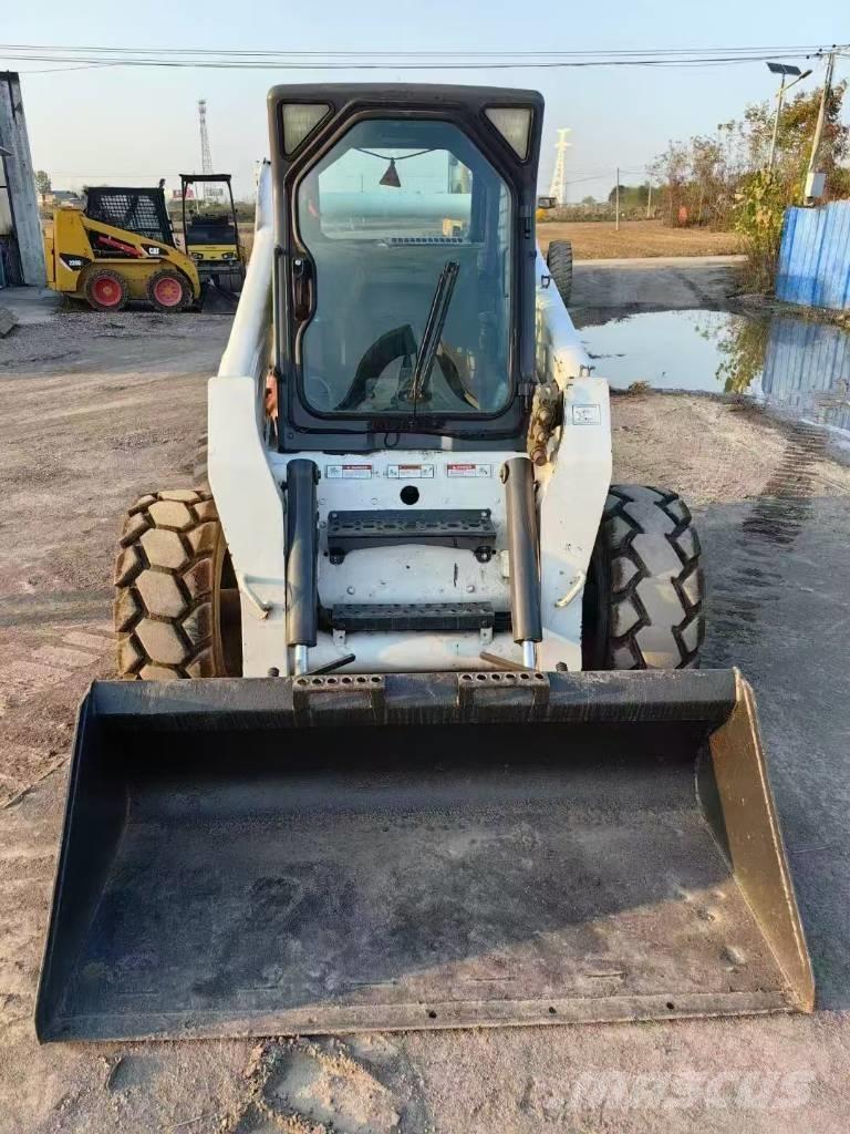 Bobcat S 300 Smykem řízené nakladače