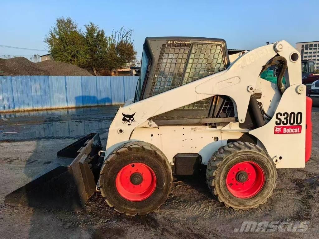 Bobcat S 300 Smykem řízené nakladače
