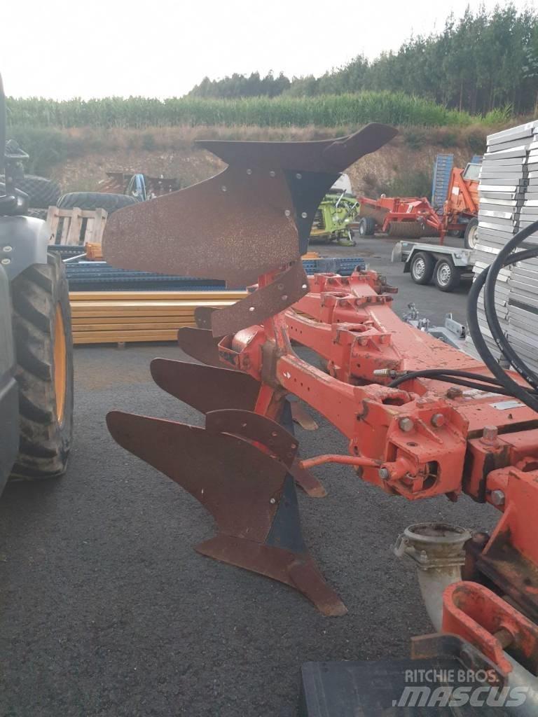 Kuhn 375E Konvenční pluh